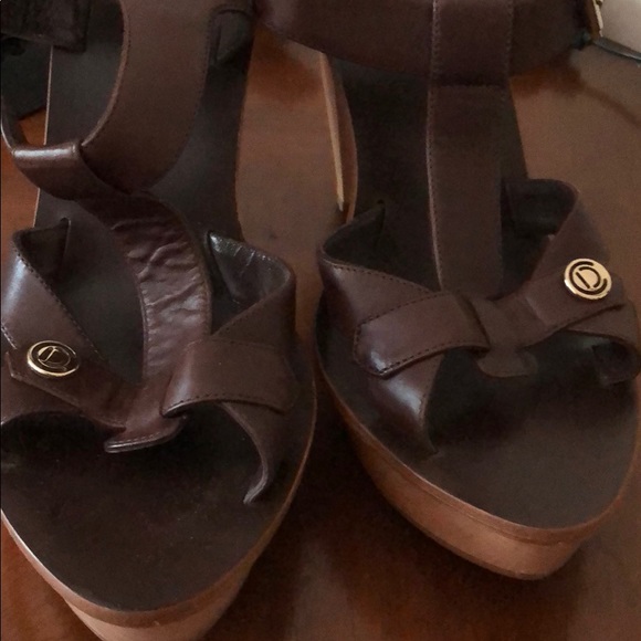 Sandel - Picture 8 of 9